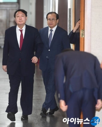[포토]윤석열, 검찰총장으로 힘찬 첫걸음