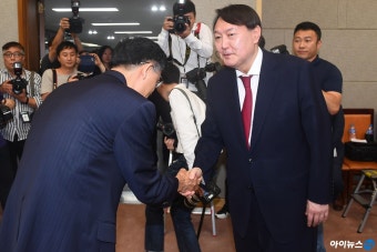 [포토]윤석열, 검찰총장 취임…개혁 이뤄낼까?