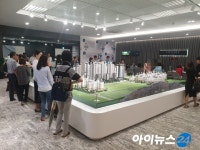 [분양현장] 프리미엄 제대로 보여준 과천푸르지오써밋…자금 마련이 관건