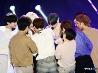 [i-PHOTO]엑스원, 은혜로운 안경 공약 귀여워