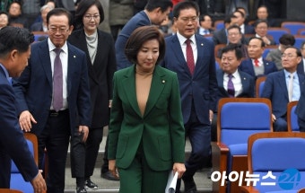 [포토]임기연장 불가 나경원 