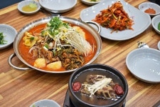 마산맛집 미스터감자탕  진하면서 깔끔한 국물맛으로 주목