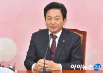심재철 옆자리 앉은 원희룡, 코로나19 우려에 자발적 격리 조치