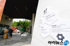 [금융핫스팟] 요즘은 쉬러 은행갑니다 하나은행 홍대거리 뒤집어 놨다