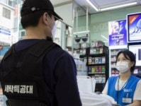이래도 안 올래?…타이어 팔고 세탁 서비스도 편의점 생존전략