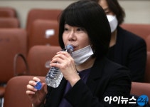 [포토]국감 출석한 이윤숙 네이버쇼핑 사장