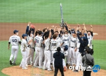 엔씨 다이노스 우승 뒤에는…김택진 그림자 지원 있었다