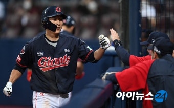 롯데 김민수·강로한, 키움 브리검 상대 '깜짝포'