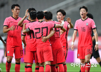 [포토]권창훈의 선제골에 기뻐하는 올림픽축구대표팀