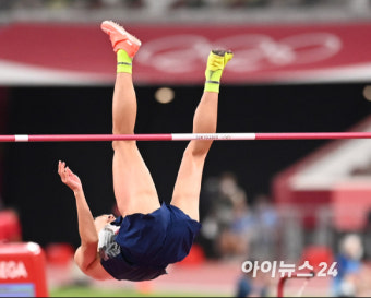 [올림픽포토]높이뛰기 우상혁, 2ｍ35 깔끔하게 성공!