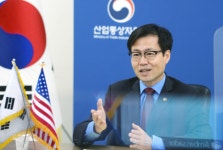 여한구 통상교섭본부장, 백신 원부자재 중소기업 찾아