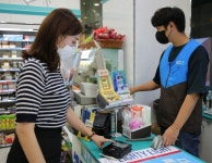 GS25, 현대백화점 상품권 판매 시작…추석 대목 노린다