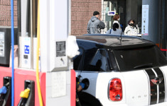 오늘부터 6개월 동안 휘발유 164원, 경유 116원, LPG 40원↓…즉시 반영될까