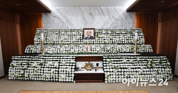 국민가수 현철, 트로트계 4대 천왕의 영원한 안식을 빕니다