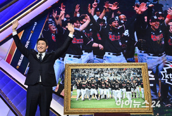 [포토]유한준, '이 포즈로 골든포토상 수상했어요'