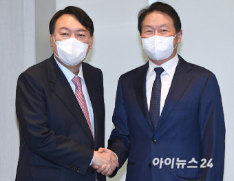 [아이포토]윤석열, 최태원 대한상의 회장 만나 