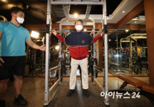 [아이포토]체력은 국력 윤석열, 운동복 입고 헬스클럽 체험