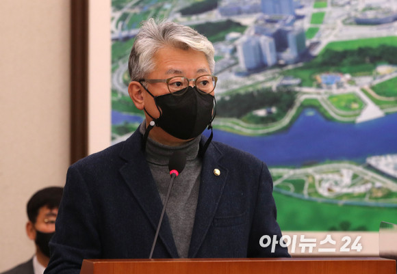 정청래, 더불어민주당 새 대표로 선출...강성 친명 계 소속