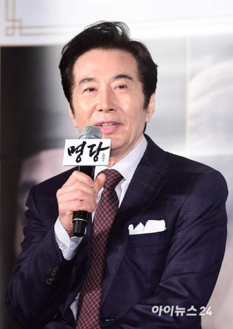 백윤식 측, '30살 연하' 前연인 에세이 출간에 