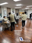 경북 포항시 유권자들, 소중한 한표 행사하러 왔어요