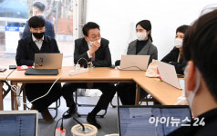 [포토]프레스다방 찾은 윤석열, 취재진과 즉석 티타임