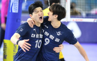 '삼각편대 폭발' 대한항공, KB손보에 3-1 역전승…2년 연속 통합우승 눈앞