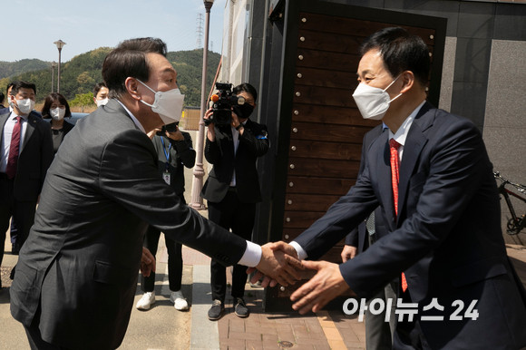 박근혜 전 대통령과의 예방, 김문수 후보 선거 승리를 위해 협력 호소