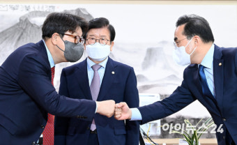 [포토]'검수완박' 본회의 상정 여부 논의 위해 회동하는 여야 원내대표