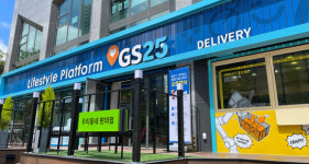 GS25, 업계 최초 AI 치킨 로봇·변화하는 간판 도입