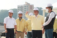 김학동 예천군수, 한천 어린이 물놀이장 현장 점검