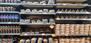 편의점 업계, 최저임금 인상·냉장 온도 강화에 이중고…문 닫을 판