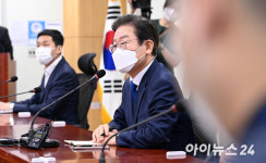 어대명 향한 날 선 검증…이재명, 셀프공천·법인카드에 진땀