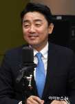 강훈헤어스트디오 | [포토]라디오 토론회 참석한 강훈식