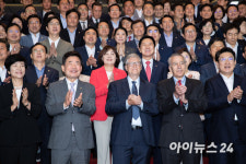 [아이포토]국회 연설 나선 빌 게이츠 한국, 글로벌 보건문제 확대된 역할 희망