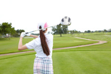 골프, 축구, 풋살 즐기는 여성…스트레칭 먼저, 근력 키워야