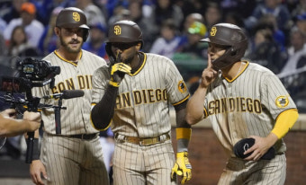 김하성, MLB 가을야구 데뷔전 멀티 히트…SD도 메츠 잡고 기선제압