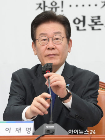 [포토]이재명, 언론자유·방송독립을 위한 언론인 간담회 참석