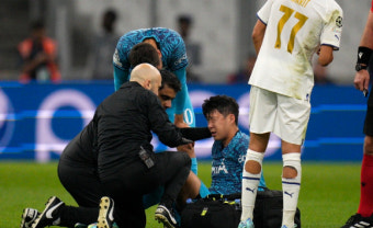 안면 부상에 쓰러진 손흥민…토트넘, 마르세유 꺾고 UCL 16강행