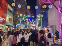 [르포] 활기 되찾는 명동…화장품 로드숍 북적