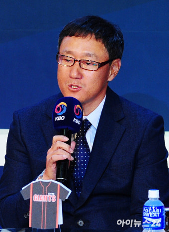SSG, 코칭스태프 개편 조원우 벤치코치 수석코치로 이동