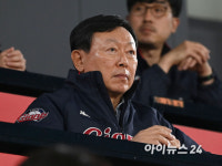 롯데자이언츠 대표에 홍보 전문가 세운 신동빈…SSG처럼 시너지 낼까