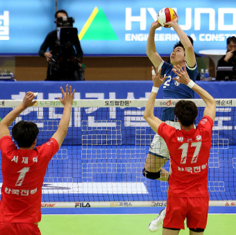 현대캐피탈, 한국전력 6연패 몰아 1위 추격 재시동