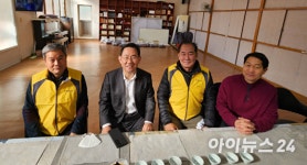 [아이포토] 주호영 국힘 원내대표, 포항 죽림사 찾았다