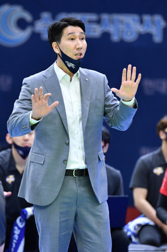 풀세트 접전 승 권영민 한국전력 감독 