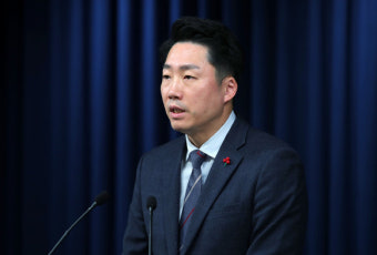 대통령실 대변인·부대변인 초유의 동시 공석에 