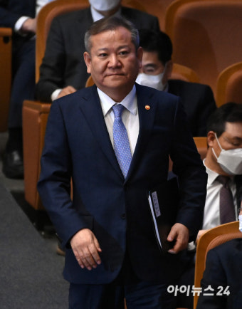 [포토]발언대 향하는 이상민 장관