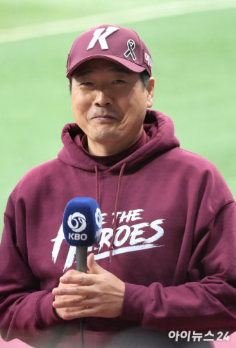 홍원기 키움 감독, 외국인선수 가족과 '훈훈한 시간'