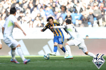 '아마노 더비'서 웃은 울산…전북 2-1로 꺾고 개막전 축포