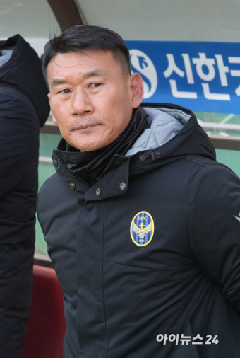 [포토]생각에 잠긴 조성환 감독