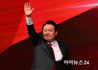[전문] 尹, '어퍼컷' 세리머니 선보이며 전당대회 축사